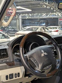 ميتسوبيشي باجيرو